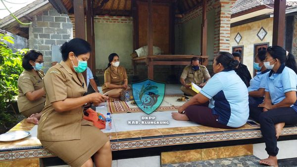 Pembinaan Kepada Kelompok Wanita Tani (KWT)