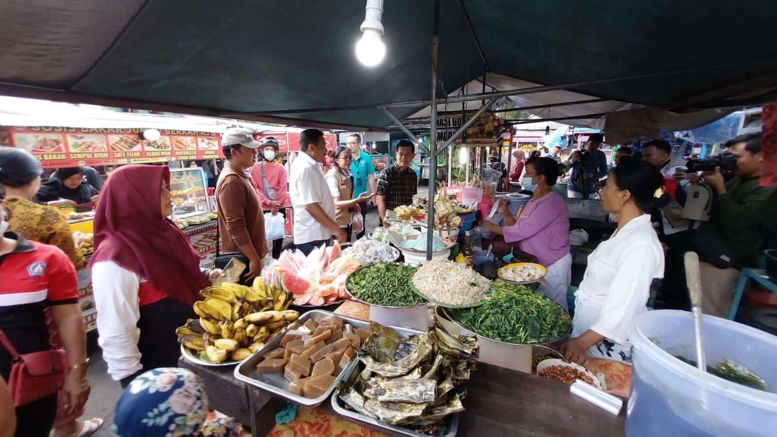 Pengawasan Takjil ke sentra-sentra penjualan jajanan buka puasa/takjil di Kabupaten Klungkung
